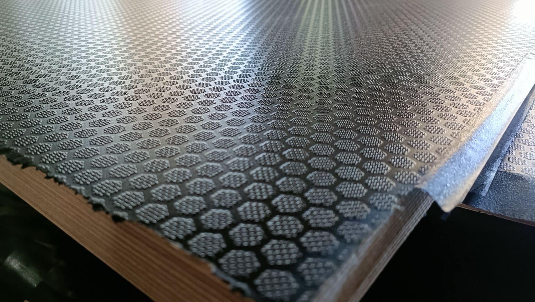 Construction (structure) — what actually creates grip and durability